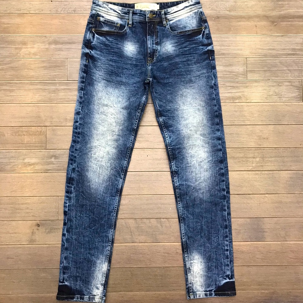 Fitted denim jeans